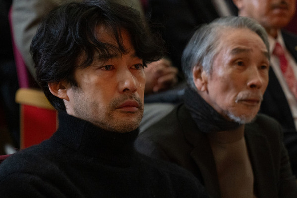 竹野内豊“ハヤト”、父親の死に直面『SPIRIT WORLD -スピリットワールド-』場面写真