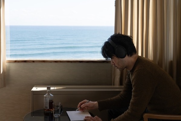 竹野内豊“ハヤト”、父親の死に直面『SPIRIT WORLD -スピリットワールド-』場面写真