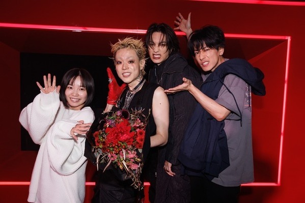 佐藤健＆菅田将暉がエキストラへ演技指導、町田啓太苦戦の瞬間…「グラスハート」メイキングムービー