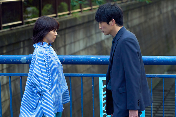 「予想外すぎる」「恋する目」杉野遥亮“黒川”、松たか子“ネルラ”との三角関係に期待の声上がる…「しあわせな結婚」5話