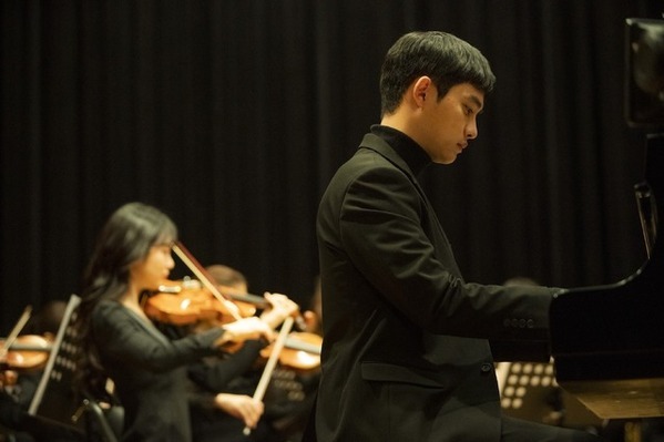 ド・ギョンス主演『シークレット・メロディ』放課後デートやピアノバトルの場面写真解禁