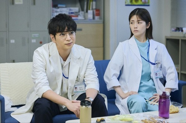 「心のモヤモヤが晴れていく」「言葉が沁みる」ファーストサマーウイカ“茶屋坂”に寄り添う松本潤“徳重”の診察に共感の声上がる…「19番目のカルテ」5話