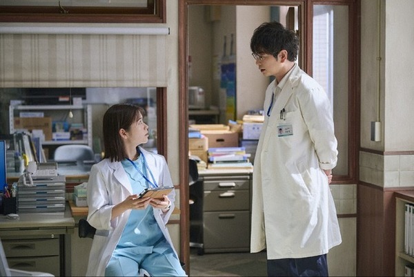 「心のモヤモヤが晴れていく」「言葉が沁みる」ファーストサマーウイカ“茶屋坂”に寄り添う松本潤“徳重”の診察に共感の声上がる…「19番目のカルテ」5話