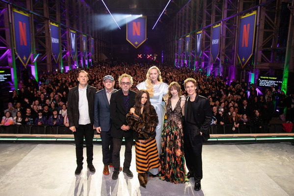 ジェナ・オルテガ＆エマ・マイヤーズ＆ティム・バートン監督ら集結「ウェンズデー」シーズン2、シドニーツアーイベント開催！