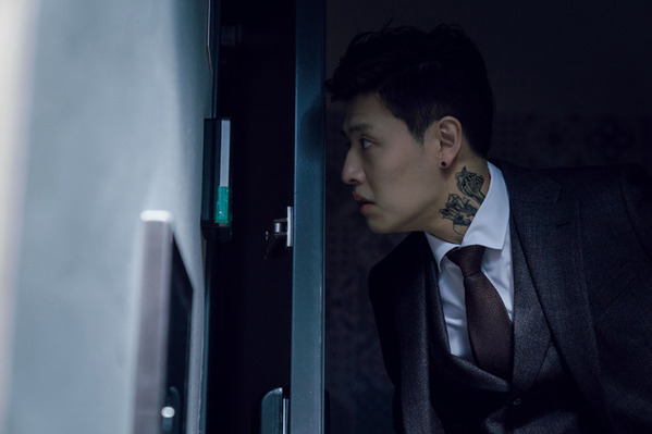 カン・ハヌル、事件の真相を追う『殺人配信』場面写真が公開