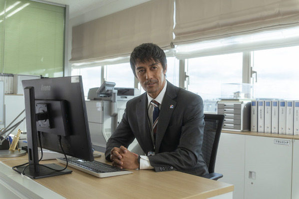 阿部寛、演じる主人公は「厄介な傲慢さを持った人間」『俺ではない炎上』場面写真