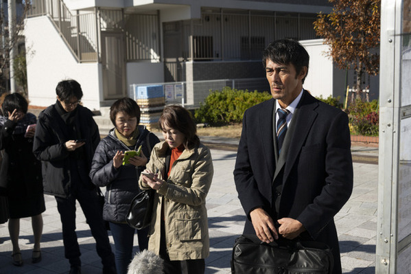 阿部寛、演じる主人公は「厄介な傲慢さを持った人間」『俺ではない炎上』場面写真