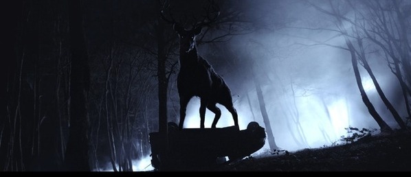 出会ったら勝ち目無し…狂獣バンビが車を破壊！『子鹿のゾンビ』本編映像