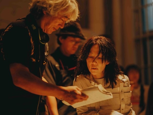 木村佳乃“謎のおんな”に眞栄田郷敦「すごく狂気的」『カラダ探し THE LAST NIGHT』場面写真