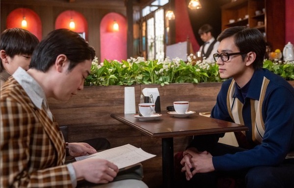 「あんぱん」第106回あらすじ　偶然メイコと鉢合わせた嵩は、会ったことをのぶに内緒にするよう口止めし…8月25日放送