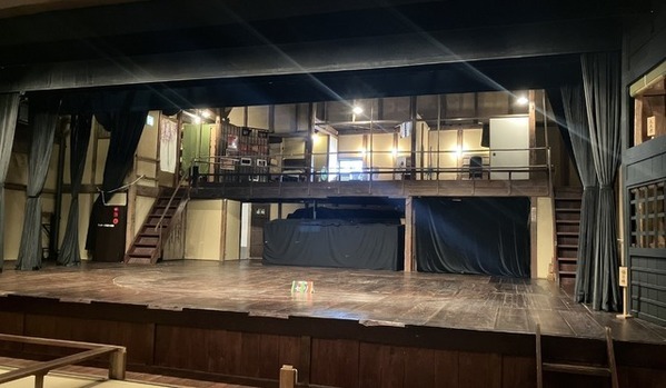 喜久雄と俊介の楽屋、喜久雄の鏡台…『国宝』映画小道具特別展示がリニューアル