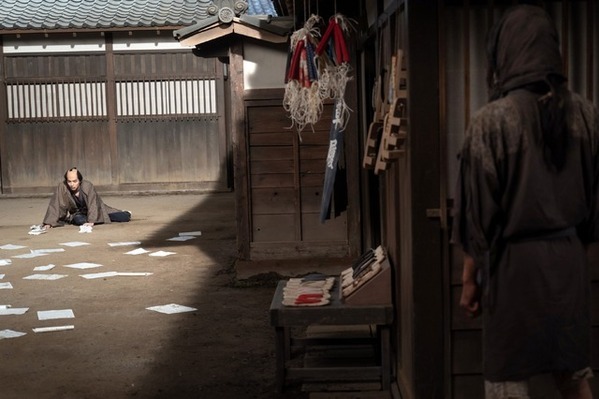 「怖くてたまりません」「体張りすぎ」…生田斗真“治済”のある行動に視聴者恐怖「べらぼう」32話