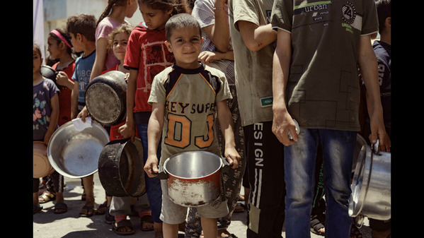 空爆の犠牲となったガザのジャーナリストが佇む…カンヌ出品『手に魂を込め、歩いてみれば』公開決定