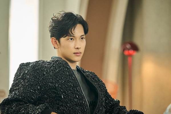 「イカゲーム」イム・シワン＆パク・ギュヨンが再共演『カマキリ』9月26日配信決定