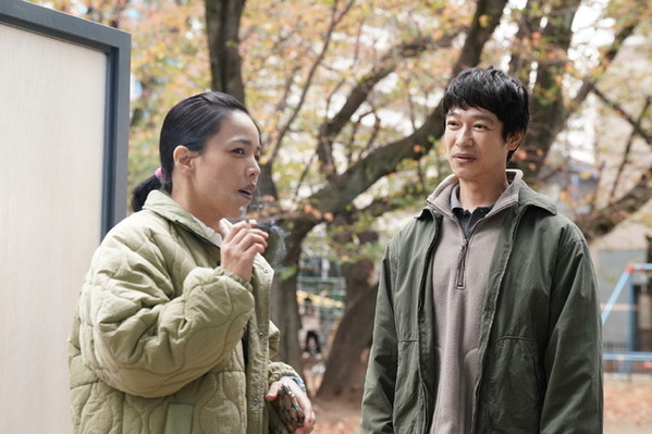 堺雅人＆井川遥『平場の月』儚くもかけがえのない瞬間を収めた場面写真