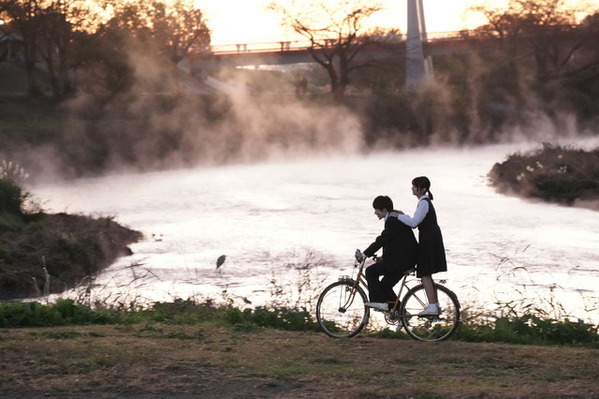 堺雅人＆井川遥『平場の月』儚くもかけがえのない瞬間を収めた場面写真