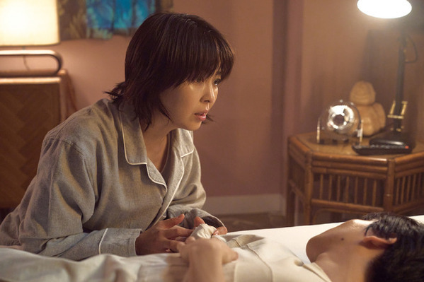 「気になって寝付けない」「読めなさすぎ」杉野遥亮“黒川”の調査で見えてきた新たな事実にもどかしさの声上がる…「しあわせな結婚」7話