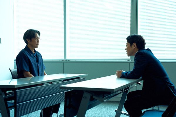 「気になって寝付けない」「読めなさすぎ」杉野遥亮“黒川”の調査で見えてきた新たな事実にもどかしさの声上がる…「しあわせな結婚」7話