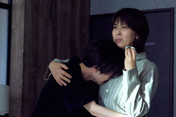 「気になって寝付けない」「読めなさすぎ」杉野遥亮“黒川”の調査で見えてきた新たな事実にもどかしさの声上がる…「しあわせな結婚」7話