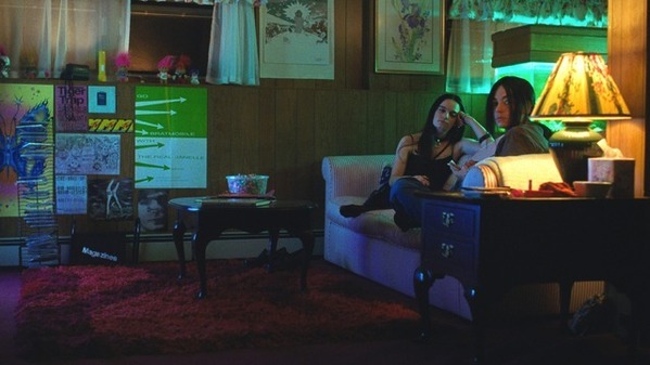 「クイアの若者による自分探しの旅」新鋭監督ジェーン・シェーンブルンが語る『テレビの中に入りたい』特別映像