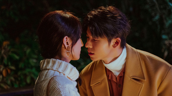 シュー・グァンハン＆アリス・クー　近づく距離、触れる指先…『劇場版 時をかける愛』恋の始まりの本編映像入手