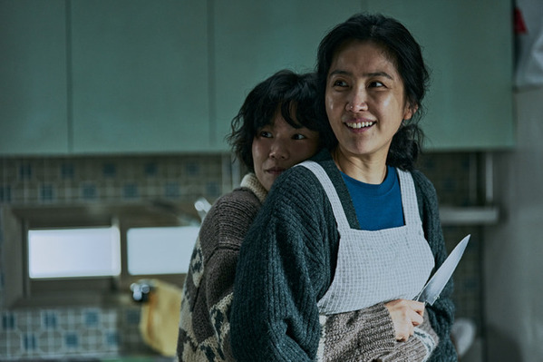 少女時代クォン・ユリ「手に汗握るジャンルが好き」『侵蝕』キャストコメント＆オルタナティブポスターが解禁