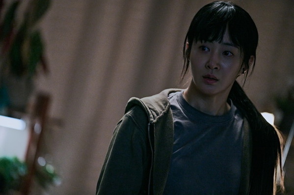 少女時代クォン・ユリ「手に汗握るジャンルが好き」『侵蝕』キャストコメント＆オルタナティブポスターが解禁