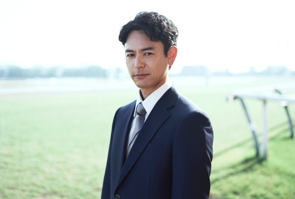 「想像以上のクオリティー」「ジョッキーカメラまで…」妻夫木聡主演「ザ・ロイヤルファミリー」初映像に期待の声続々