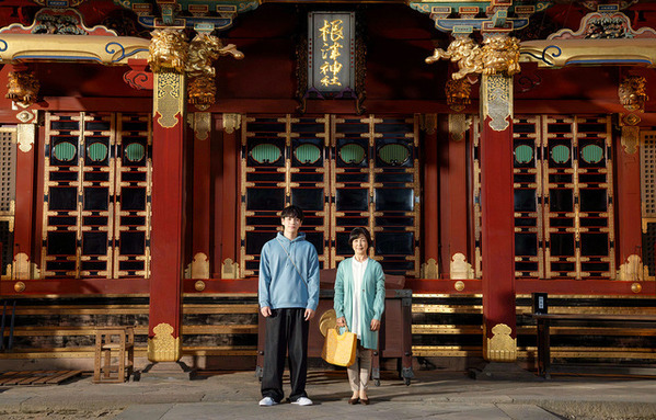 豆原一成＆市毛良枝、“孫と祖母”の暮らしぶりとらえる『富士山と、コーヒーと、しあわせの数式』新写真