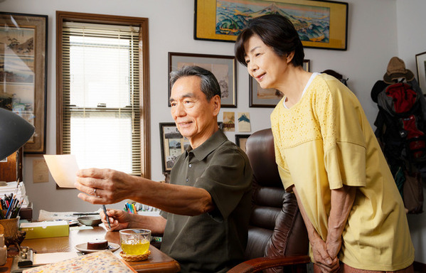 豆原一成＆市毛良枝、“孫と祖母”の暮らしぶりとらえる『富士山と、コーヒーと、しあわせの数式』新写真