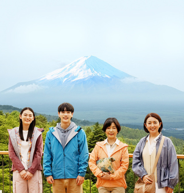 豆原一成＆市毛良枝、“孫と祖母”の暮らしぶりとらえる『富士山と、コーヒーと、しあわせの数式』新写真