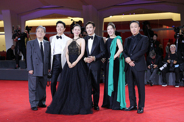 パク・チャヌク監督最新作、26年3月公開決定　イ・ビョンホン、ソン・イェジンらのコメント＆予告映像も到着