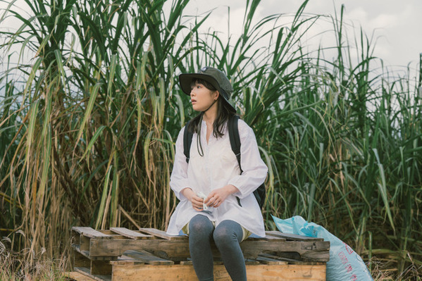 伊藤沙莉主演『風のマジム』広大なサトウキビ畑で迷子に!? 本編映像到着