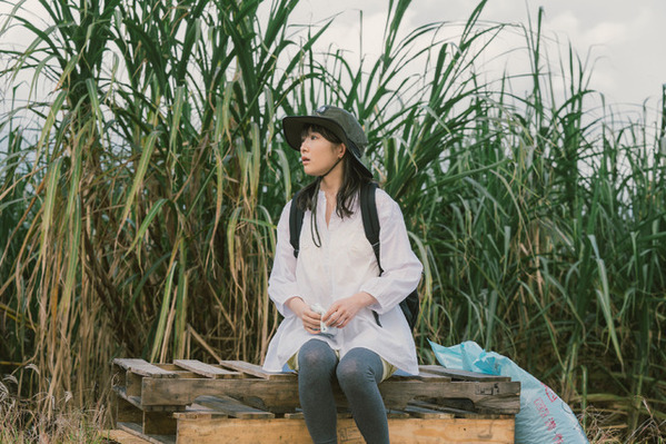 伊藤沙莉主演『風のマジム』広大なサトウキビ畑で迷子に!? 本編映像到着