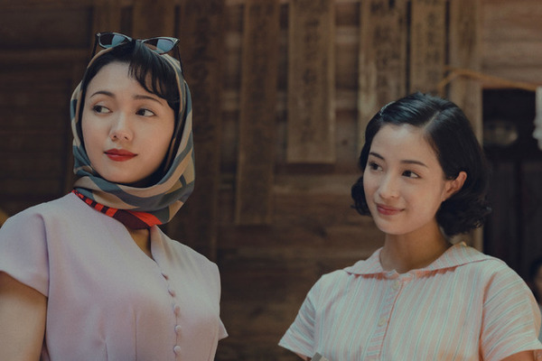 広瀬すず“悦子”と二階堂ふみ“佐知子”の出会い切り取る『遠い山なみの光』本編映像