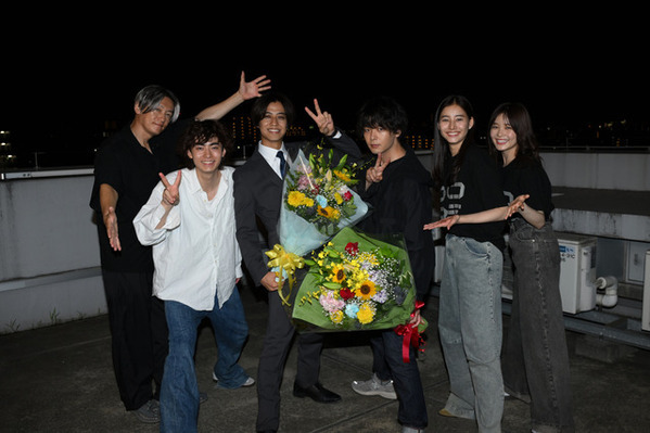 高橋海人＆中村倫也＆井浦新ら「DOPE 麻薬取締部特捜課」笑顔のクランクアップ