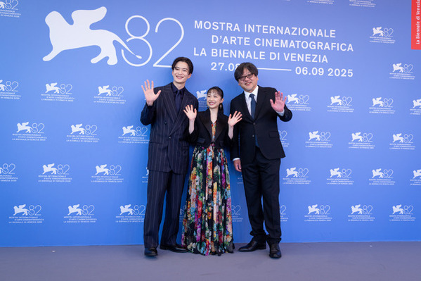 芦田愛菜「ジャンヌ・ダルクやエリザベス1世の作品や映像を見て」役作り　ヴェネチアで語る『果てしなきスカーレット』