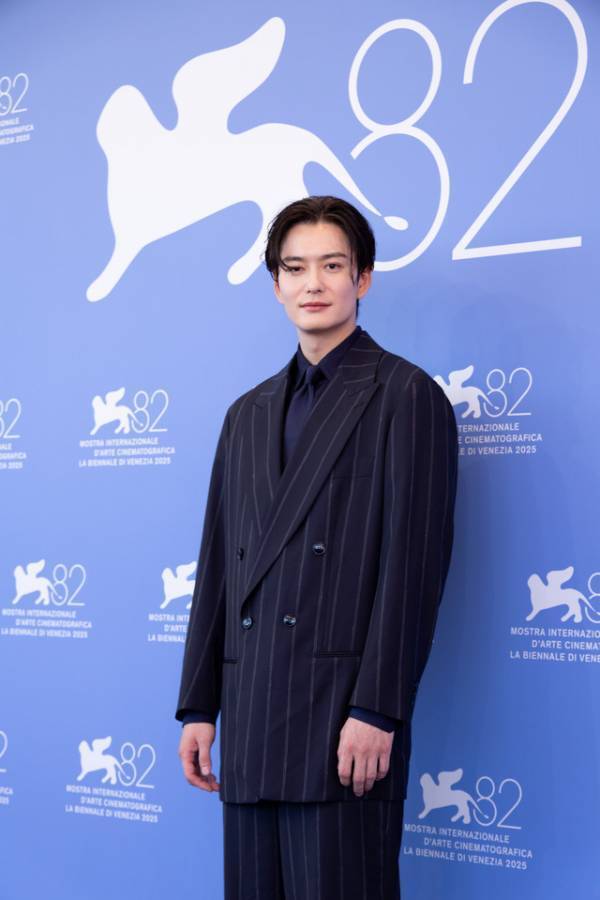 芦田愛菜「ジャンヌ・ダルクやエリザベス1世の作品や映像を見て」役作り　ヴェネチアで語る『果てしなきスカーレット』