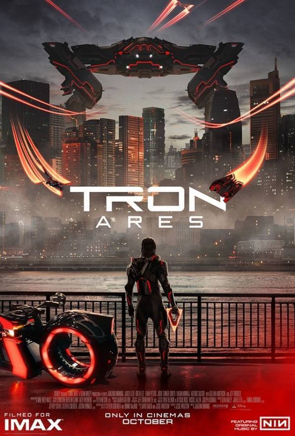 ジャレッド・レト“最強AI兵士”が疾走！『トロン：アレス』最新予告 AIの脅威が迫りくるUS版ポスターも