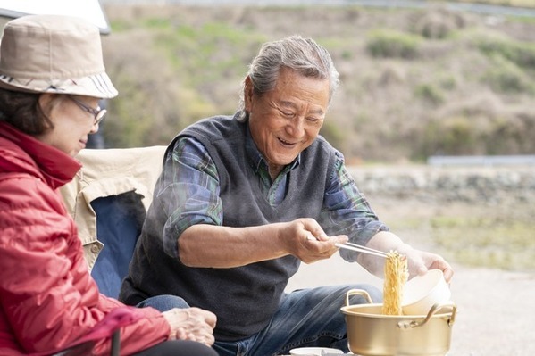 旧友の死が主人公に大きな影響を与える…名優共演『最後のピクニック』本編映像
