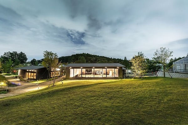 『パディントン2』を屋外上映「秋の夜長にナイトピクニックシネマ」町田で9月13日開催