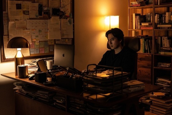 ハ・ジョンウ＆キム・ナムギル、自身の演じたキャラクターについて語る『ブロークン 復讐者の夜』メイキング映像