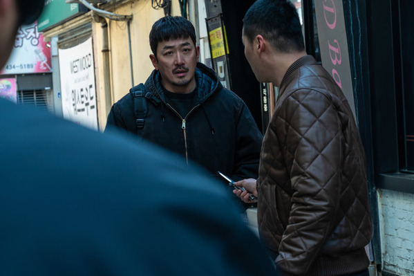 ハ・ジョンウ＆キム・ナムギル、自身の演じたキャラクターについて語る『ブロークン 復讐者の夜』メイキング映像