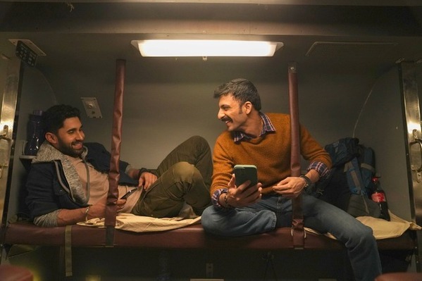 特殊部隊員vs武装強盗団！寝台列車内の人物捉える インドアクション『KILL 超覚醒』ポスター＆場面写真