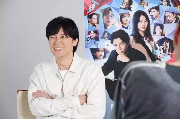 “「ガリレオ」からの最強タッグ” 東野圭吾×福山雅治対談　『ブラック・ショーマン』場面写真・メイキング写真解禁