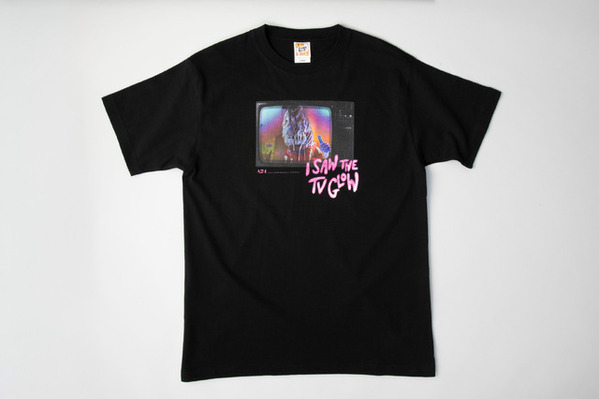 A24製作『テレビの中に入りたい』大島依提亜デザインTシャツが300枚限定発売
