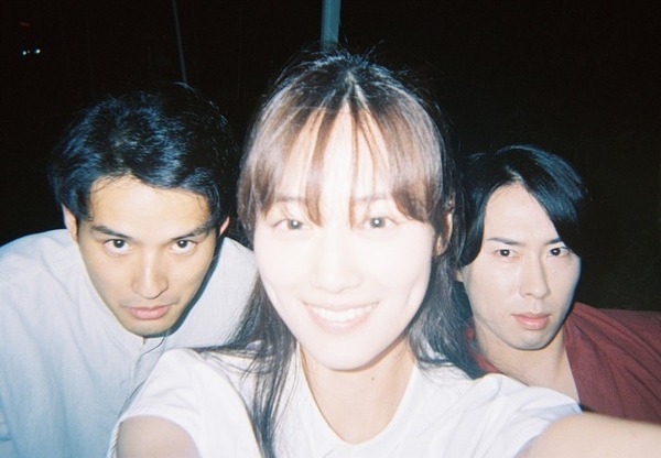 水上恒司＆山下美月＆宮舘涼太、互いを撮影『火喰鳥を、喰う』オフショット