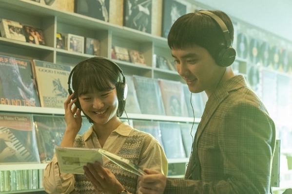 ド・ギョンス、微笑ましい“親子”食事シーン到着『シークレット・メロディ』本編映像