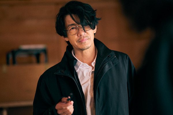 “復讐の共犯者”のん＆藤木直人、強烈なオーラ漂う「MISS KING／ミス・キング」場面写真＆相関図