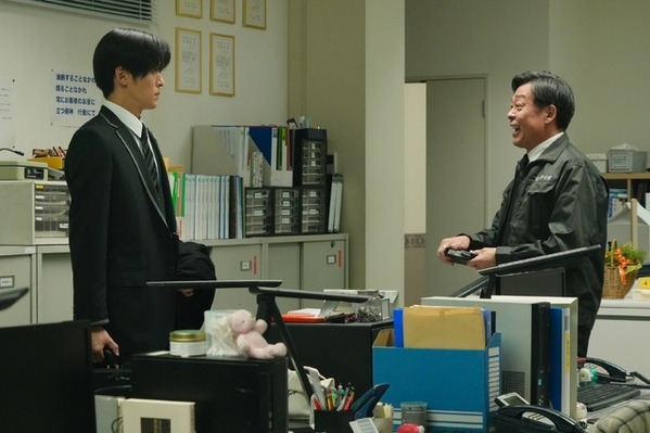 浜辺美波＆目黒蓮、“温かい日常”場面写真！ 森田望智と光石研も出演『ほどなく、お別れです』